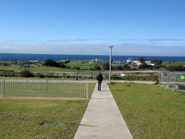 Výhled na golfové hřiště a na moře. Počasí bylo krásně teplé a slunečné. | Australia - z Little Bay do La Perouse - 17.7.2010